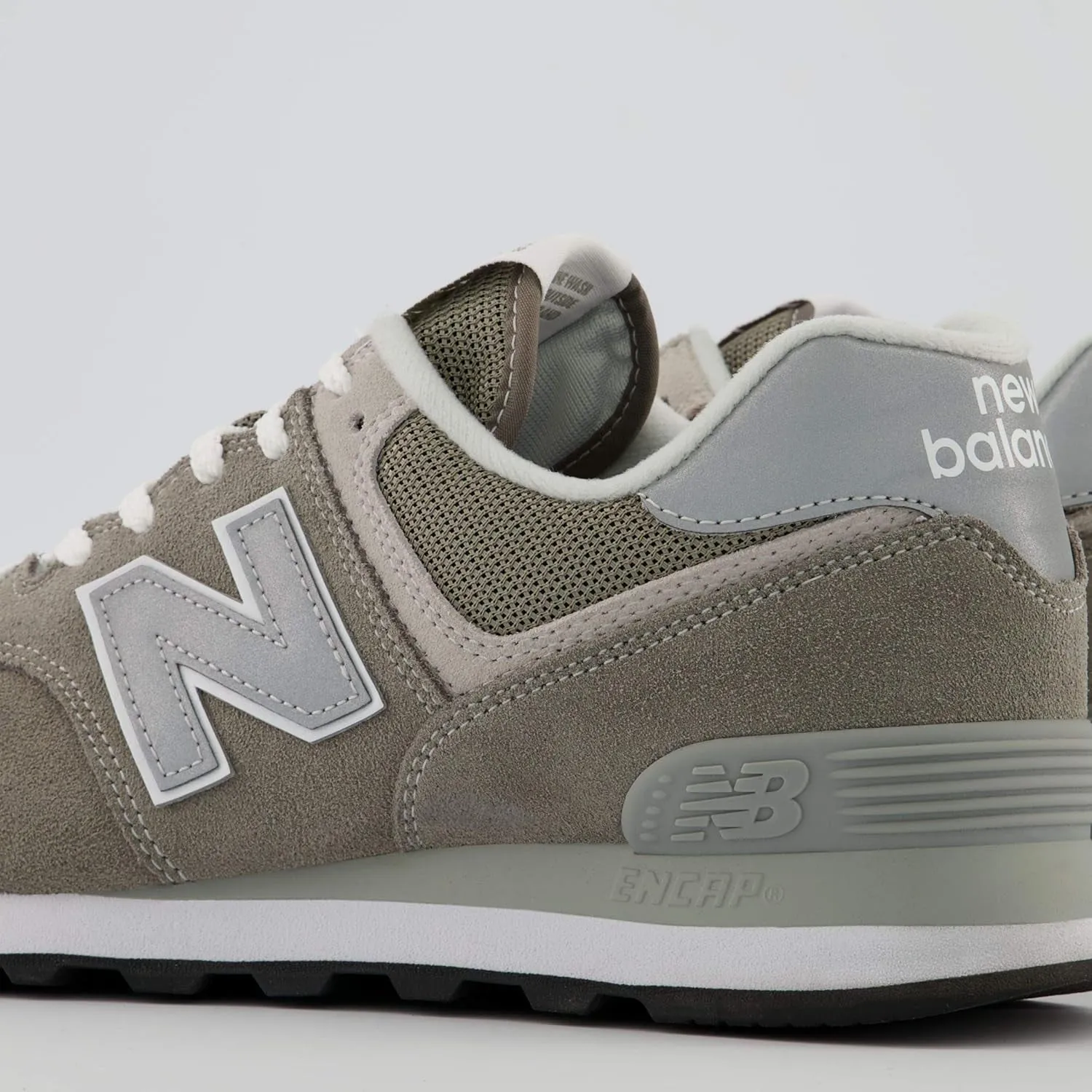 👟 StrideTech™ Men’s 574 V2 Sneaker – Classic Comfort & Performance