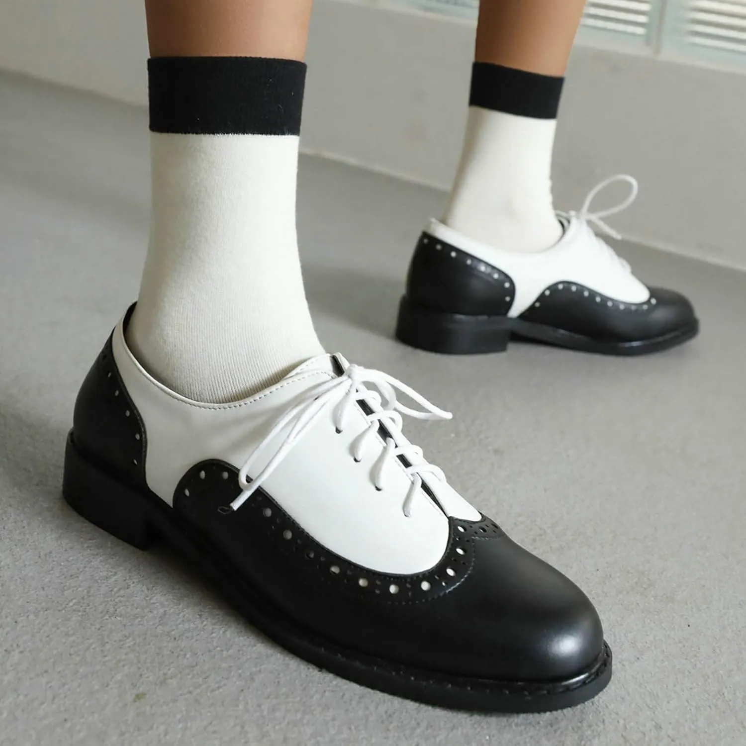 KysBloes Women Oxford Flats Lace Up Wingtip Brogue Shoes Low Heel Closed Toe Vintage Saddle Shoes