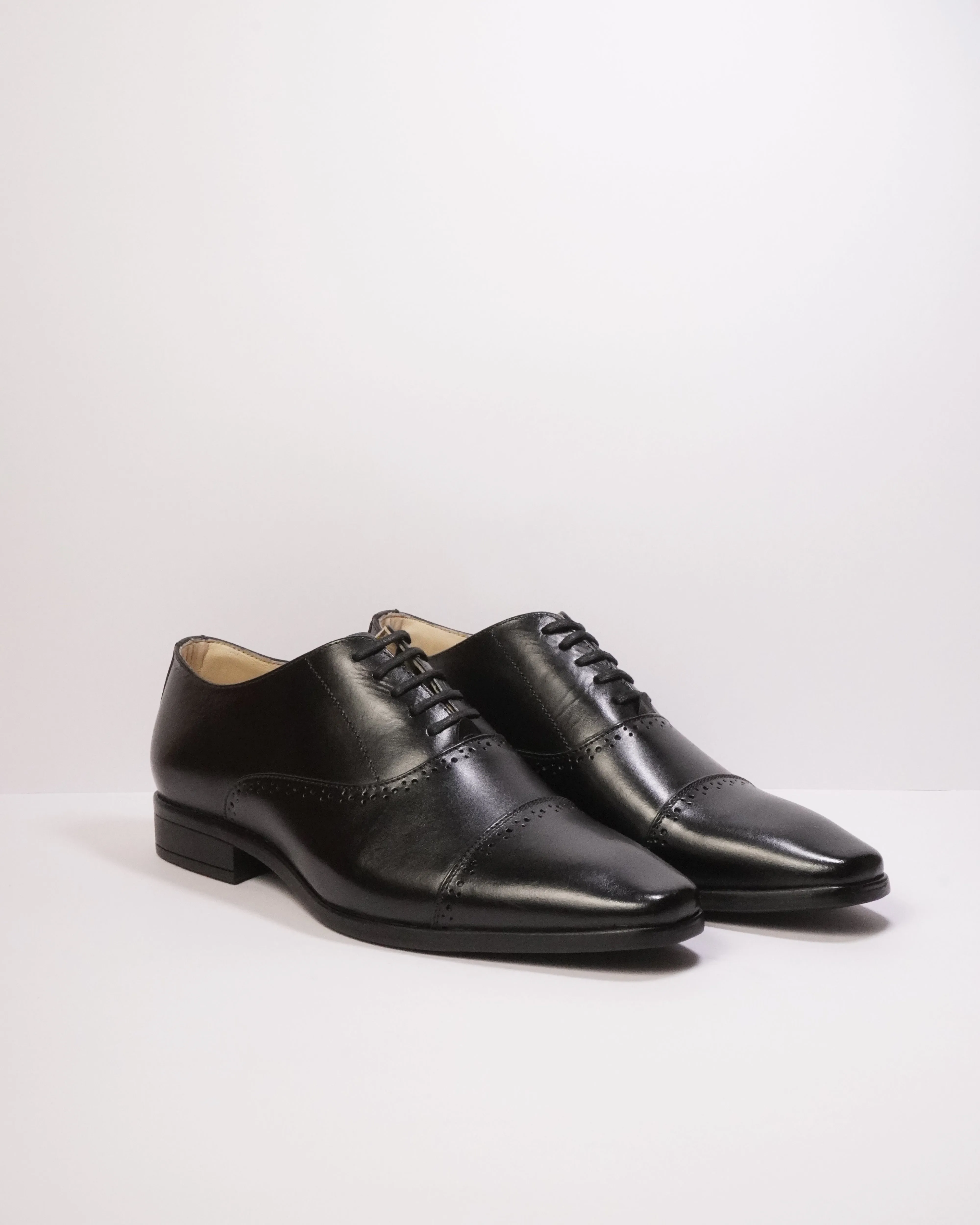 Minimalistic Brogue Oxfords Black